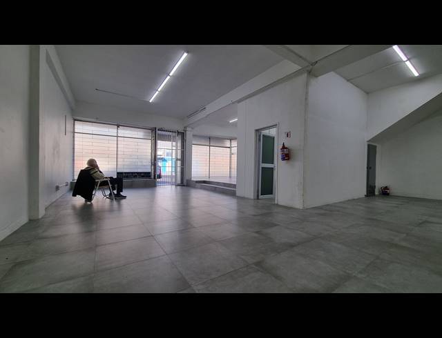 250M² BUILDING TO LET IN WOODSTOCK